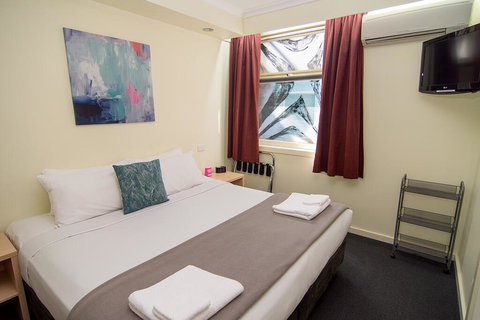 Miami Hotel Melbourne - Accommodation Port Macquarie 1