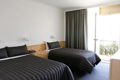 Mid City Motor Inn Queanbeyan - Accommodation Port Macquarie 3