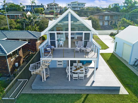 Middle Rock Beach House - Beach Front, Lake Cathie - Accommodation Port Macquarie 1