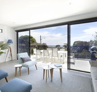 Mills Beach Retreat Luxury Family Retreat with hydrotherapy spa opposite beach walk to village - Accommodation Port Macquarie