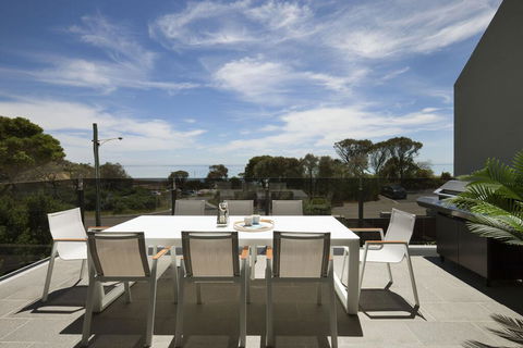 Mills Beach Retreat Luxury Family Retreat With Hydrotherapy Spa, Opposite Beach, Walk To Village - Accommodation Port Macquarie 1