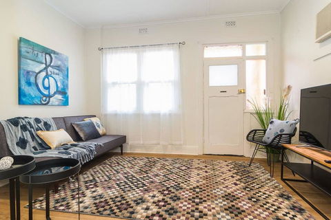 Minutes From The Beach, Shops And Parks! Free - Wifi - Nespresso - Netflix - Accommodation Port Macquarie 3