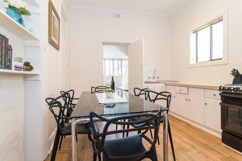 Minutes From The Beach, Shops And Parks! Free - Wifi - Nespresso - Netflix - Accommodation Port Macquarie 2