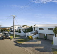 Minutes walk to Peregian Beach and surf - Unit 1/28 Pelican Street