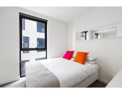 Modern 2 Bed Apartment In Trendy Collingwood - Accommodation Port Macquarie 2