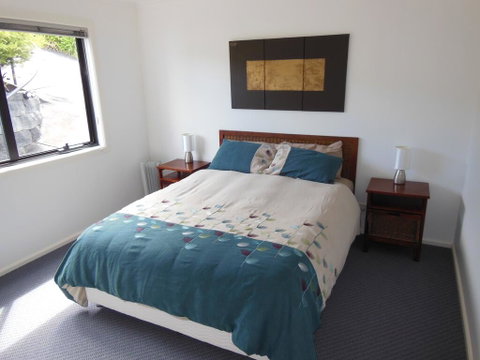 Modern Hobart Apartment With Stunning Views - Accommodation Port Macquarie 1