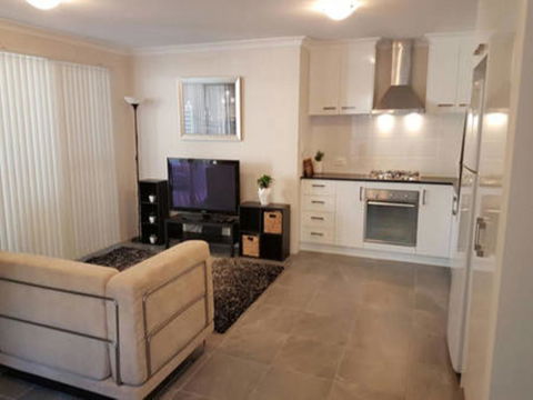 Modern Neat Convenient Apartment Close To Airport - Accommodation Port Macquarie 1