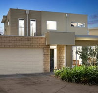 Modern Peaceful Beach Location - Secure Parking - Accommodation Port Macquarie