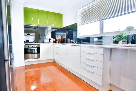 Mont Albert 2 Bedrooms Morden House - Accommodation Port Macquarie 0