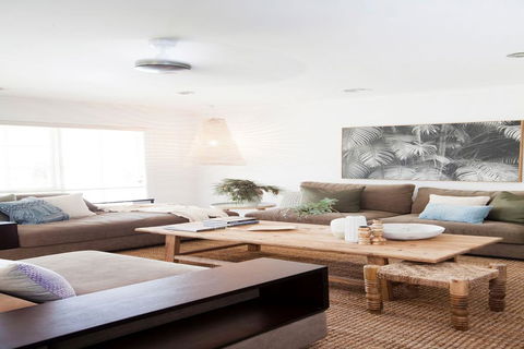 MOOMBA RETREAT - MORNINGTON - Accommodation Port Macquarie 0