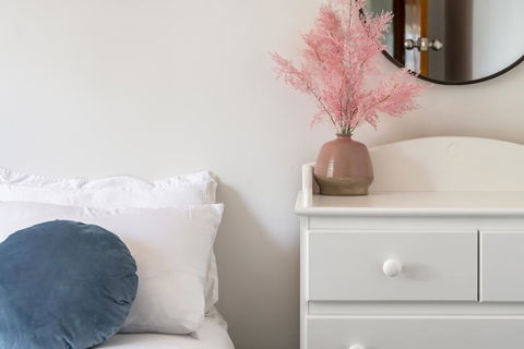 Moonah House-10 Mins To CBD & MONA, 4BR, 2 BATH, Great View, Park 3 Cars, Sleep 11, King Bed, En-suite - Accommodation Port Macquarie 1