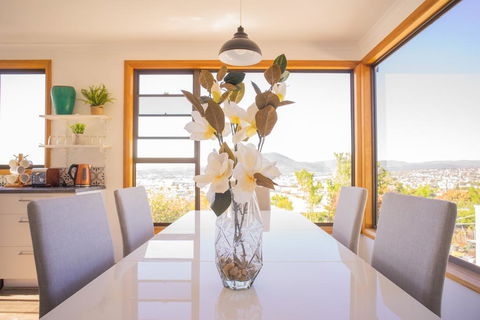 Moonah House-10 Mins To CBD & MONA, 4BR, 2 BATH, Great View, Park 3 Cars, Sleep 11, King Bed, En-suite - Accommodation Port Macquarie 0
