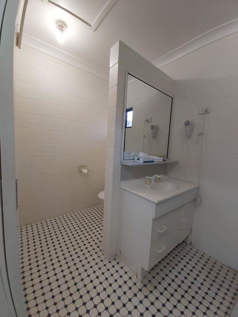 Motel Ingham - Accommodation Port Macquarie 3