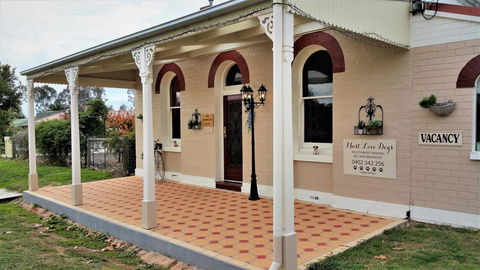 Must Love Dogs B&B & Self Contained Cottage - Accommodation Port Macquarie 0
