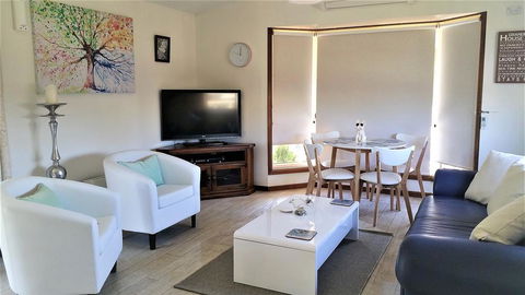 Must Love Dogs B&B & Self Contained Cottage - Accommodation Port Macquarie 3