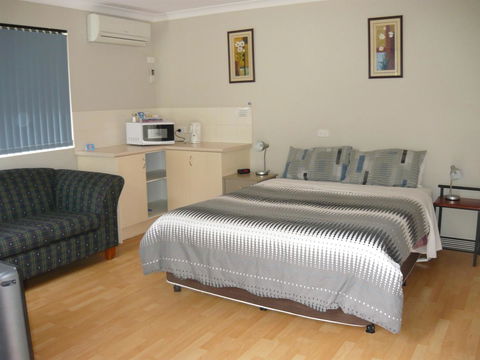 Albany Apartments - Accommodation Port Macquarie 0