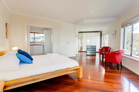 Cottesloe Contemporary Villa - Accommodation Port Macquarie 4