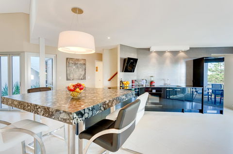 Cottesloe Contemporary Villa - Accommodation Port Macquarie 3