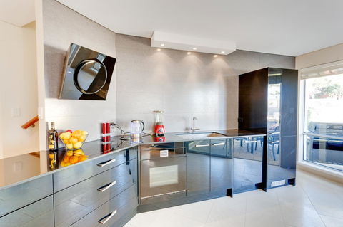 Cottesloe Contemporary Villa - Accommodation Port Macquarie 12