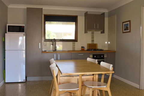 Swan Valley Sisters - Accommodation Port Macquarie 23