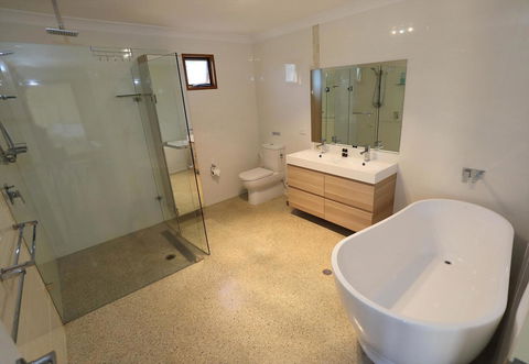 Swan Valley Sisters - Accommodation Port Macquarie 12