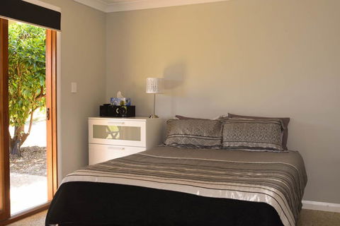 Swan Valley Sisters - Accommodation Port Macquarie 25