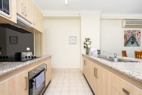 Oversized Eastend Sleeps 6 Free PARKING+POOL WIFI - Accommodation Port Macquarie 3