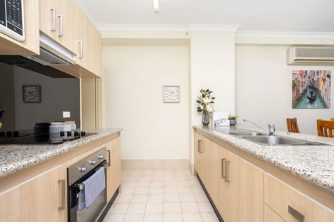 Oversized Eastend Sleeps 6 Free PARKING+POOL WIFI - Accommodation Port Macquarie 35