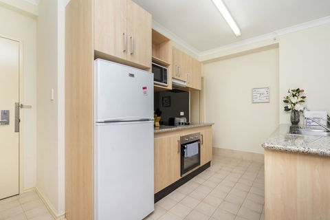 Oversized Eastend Sleeps 6 Free PARKING+POOL WIFI - Accommodation Port Macquarie 17