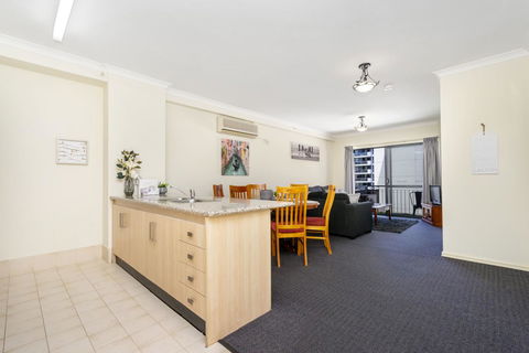 Oversized Eastend Sleeps 6 Free PARKING+POOL WIFI - Accommodation Port Macquarie 2