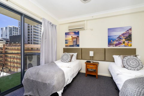 Oversized Eastend Sleeps 6 Free PARKING+POOL WIFI - Accommodation Port Macquarie 1