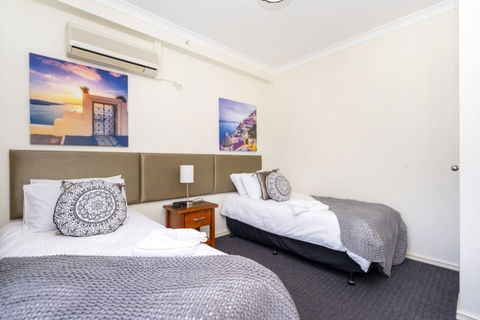 Oversized Eastend Sleeps 6 Free PARKING+POOL WIFI - Accommodation Port Macquarie 28