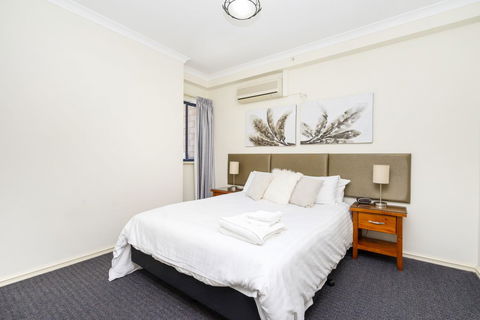 Oversized Eastend Sleeps 6 Free PARKING+POOL WIFI - Accommodation Port Macquarie 11