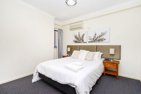 Oversized Eastend Sleeps 6 Free PARKING+POOL WIFI - Accommodation Port Macquarie 41