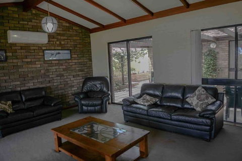 Geraldton Holliday Villas - Accommodation Port Macquarie 7
