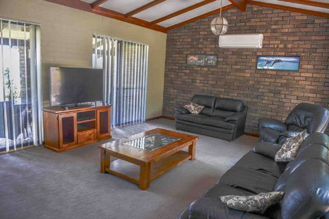 Geraldton Holliday Villas - Accommodation Port Macquarie 8