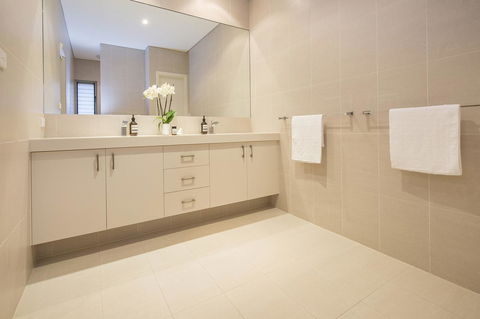 Calm Waters - Accommodation Port Macquarie 3