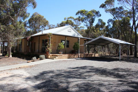 Kendenup Cottages And Lodge - Accommodation Port Macquarie 20