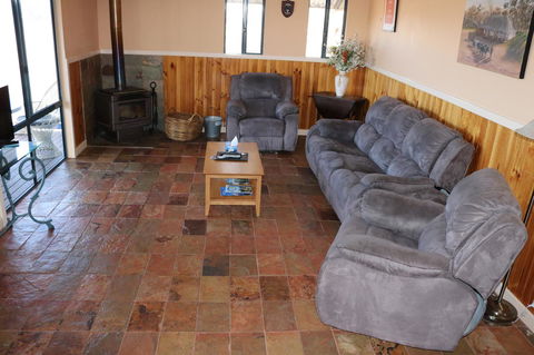 Kendenup Cottages And Lodge - Accommodation Port Macquarie 14