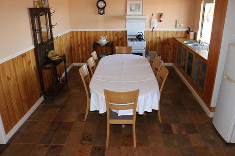 Kendenup Cottages And Lodge - Accommodation Port Macquarie 13