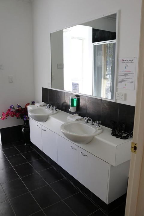 Kendenup Cottages And Lodge - Accommodation Port Macquarie 18