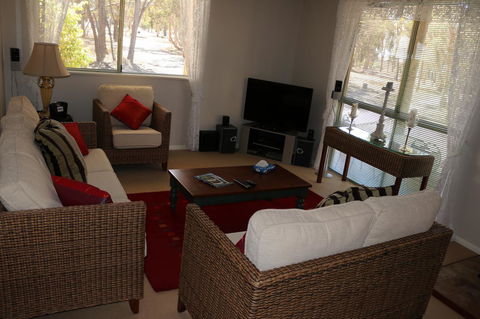 Kendenup Cottages And Lodge - Accommodation Port Macquarie 12