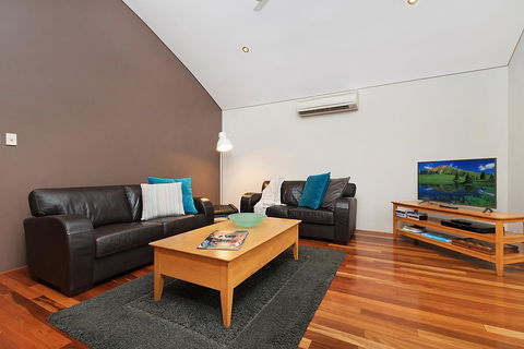 Sunset On Fearn - Accommodation Port Macquarie 5