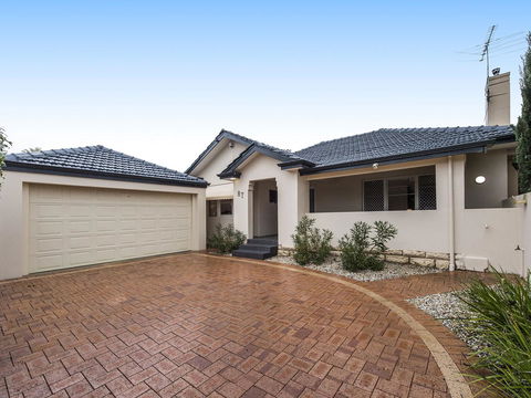 Luxury Federation Style Home - Sleeps 10 - Accommodation Port Macquarie 18