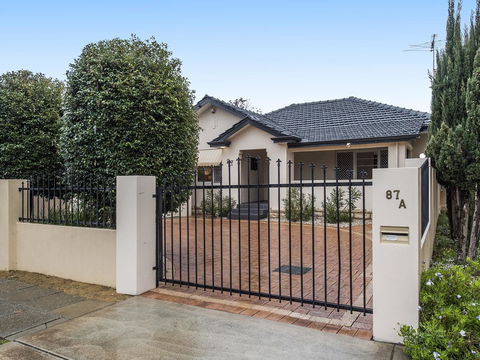 Luxury Federation Style Home - Sleeps 10 - Accommodation Port Macquarie 17