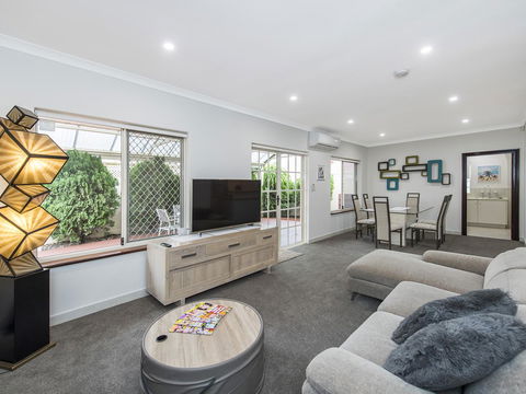 Luxury Federation Style Home - Sleeps 10 - Accommodation Port Macquarie 3