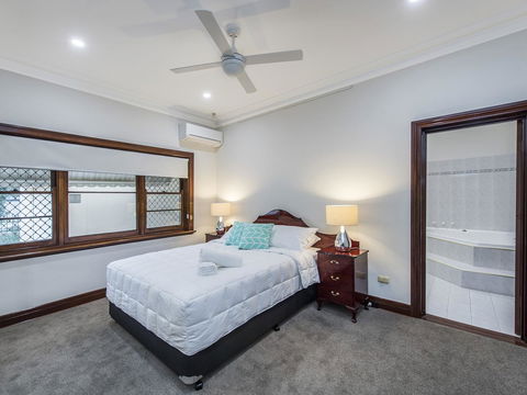 Luxury Federation Style Home - Sleeps 10 - Accommodation Port Macquarie 7