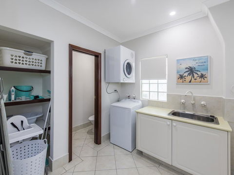 Luxury Federation Style Home - Sleeps 10 - Accommodation Port Macquarie 16