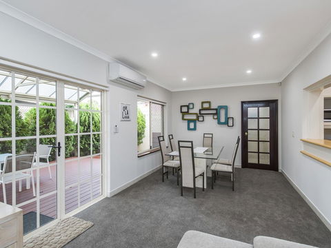 Luxury Federation Style Home - Sleeps 10 - Accommodation Port Macquarie 2