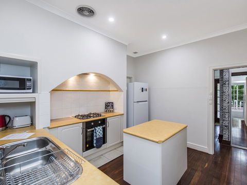 Luxury Federation Style Home - Sleeps 10 - Accommodation Port Macquarie 4